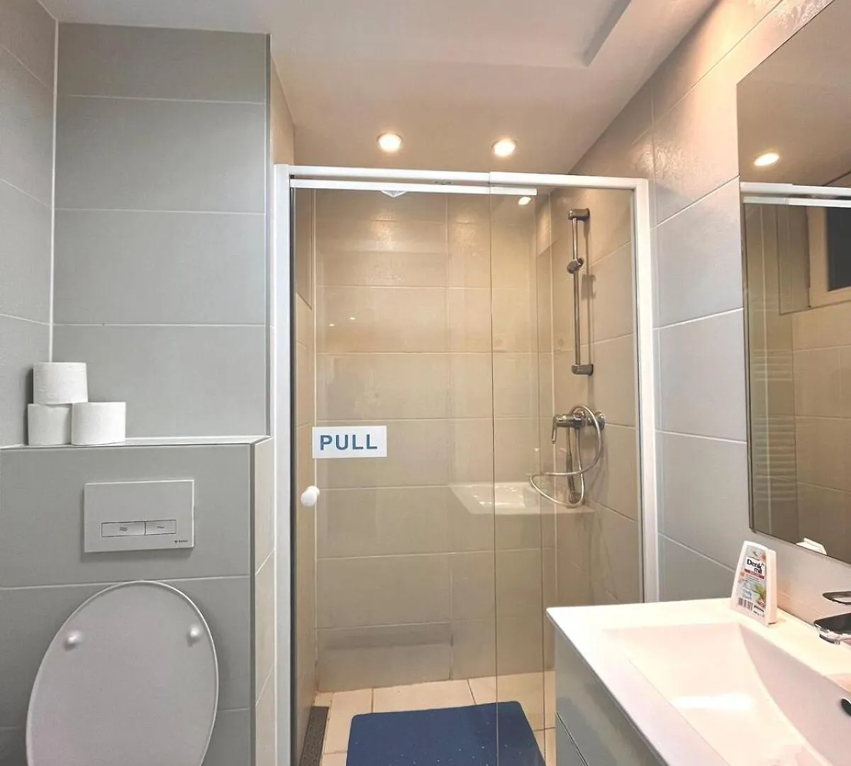 Cozy 2-Bedroom Home In The Center ブダペスト 0*,